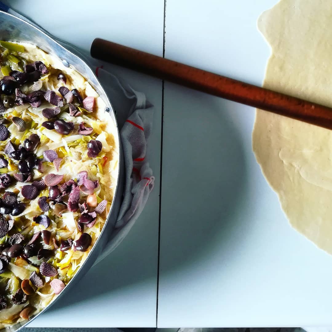preparazione ricetta calzone di cipolle pugliese