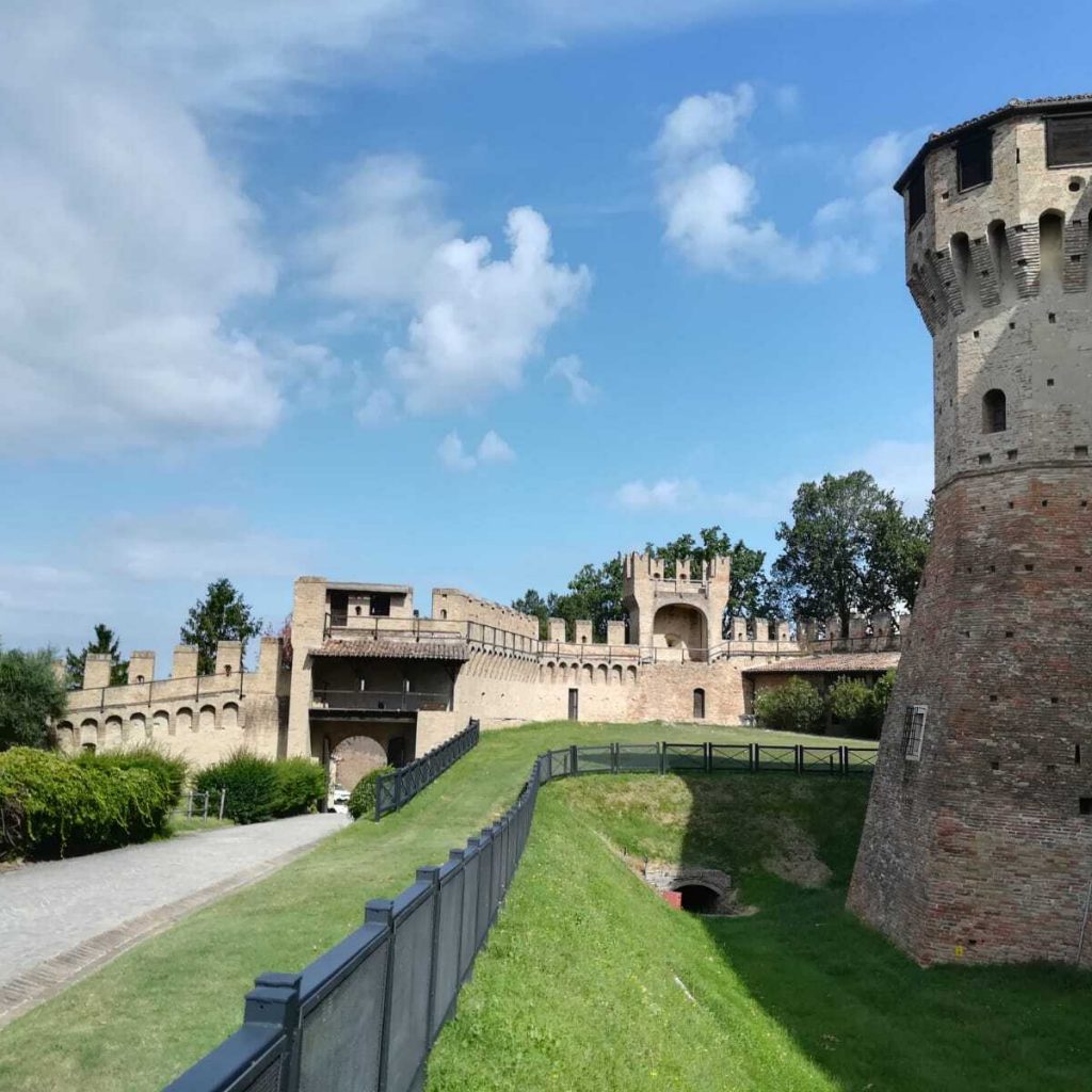 viaggio a Gradara castello esterno
