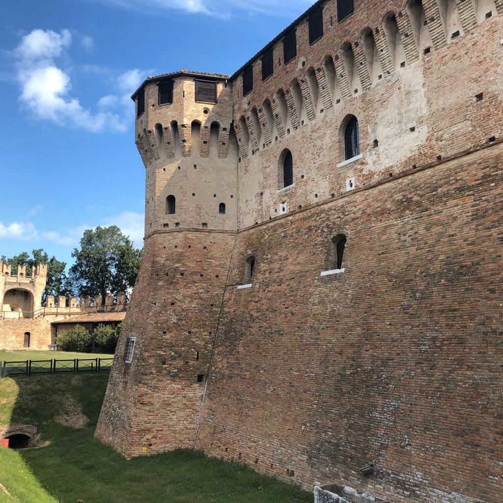 Viaggio a Gradara esterno castello