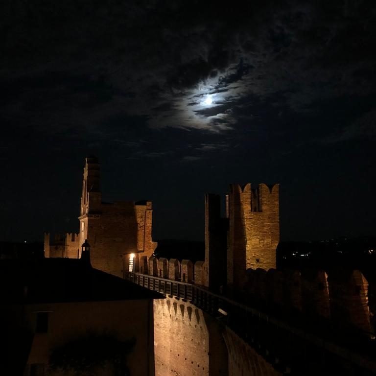 Camminamenti di Ronda notturna castello di Gradara