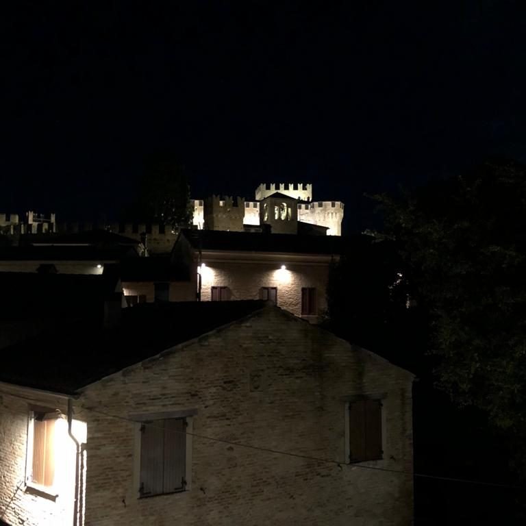 Camminamenti di Ronda notturna castello di Gradara